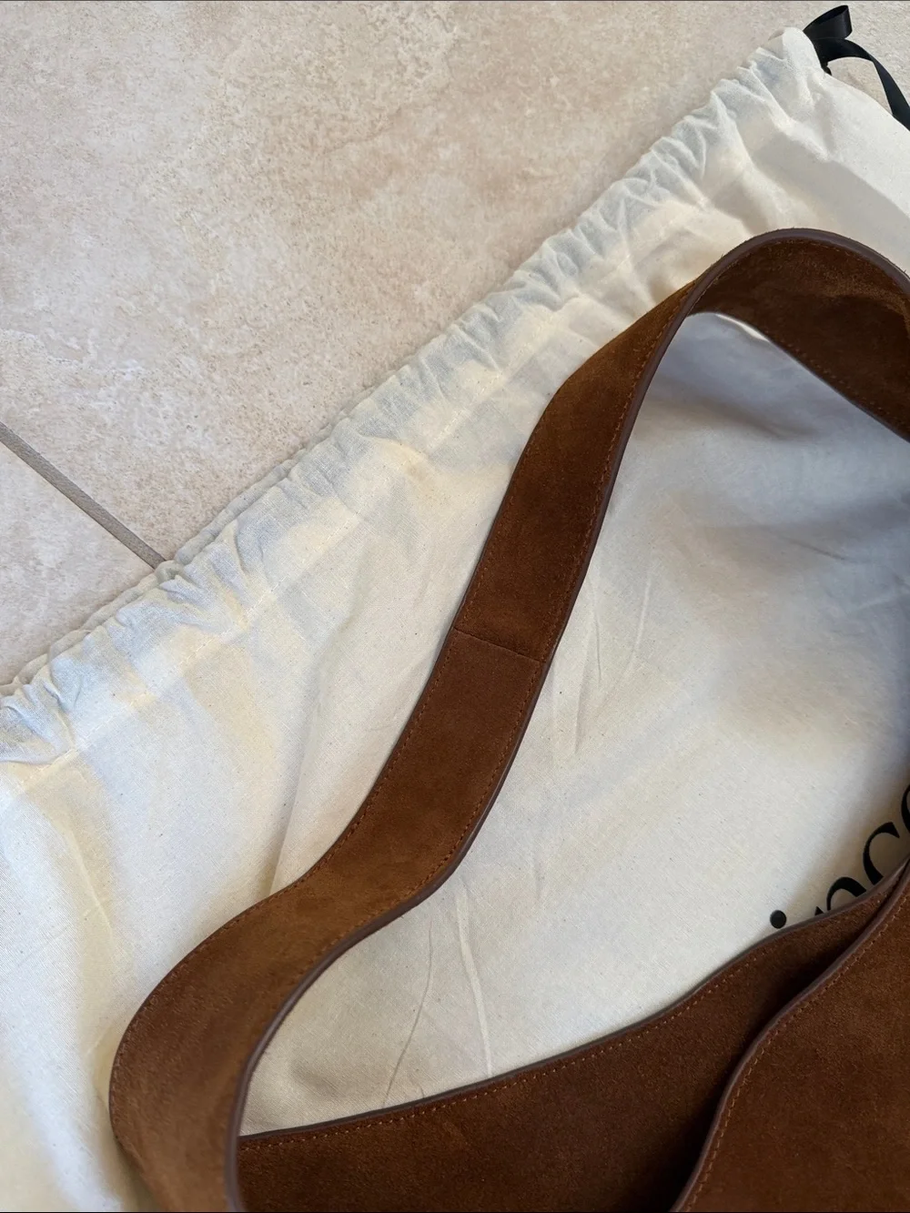 Quince minimal suede
